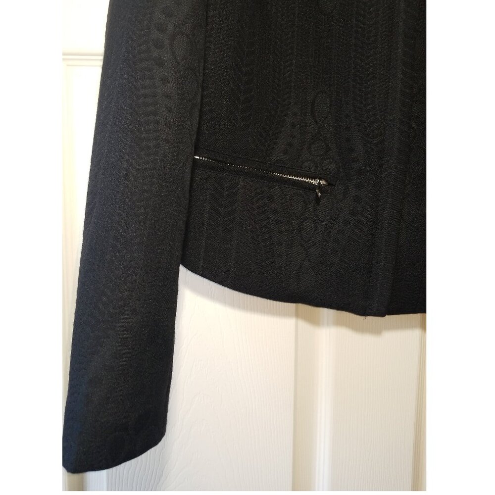 H & M Women's Cropped Black Jacket Career Blazer Low Collar Zippered Size 6